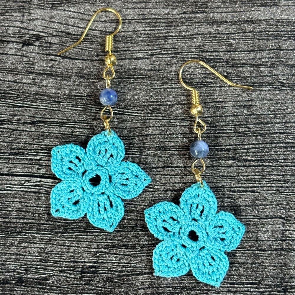 NWOT Elegant Blue Floral Crochet Earrings